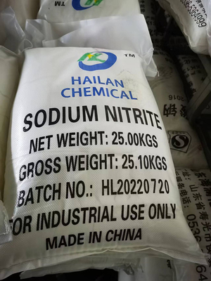 Le nitrite de sodium industriel de catégorie saupoudrent NaNO2 CAS 7632-00-0