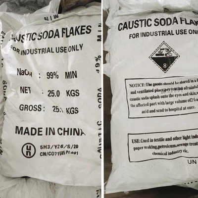 Grade industriel 25 kg/sac Soda caustique Hydroxyde de sodium NaOH 96%-99% pour les réactions chimiques